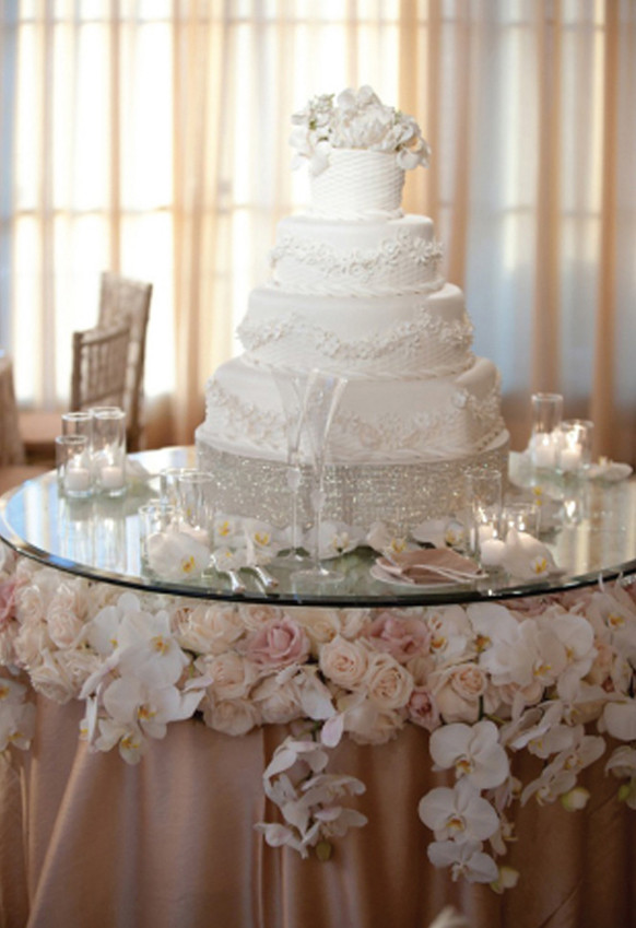 Cake Table Wedding
 Stylish Wedding Cake Table Decorations