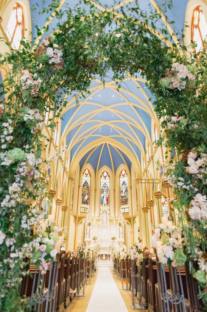 Decorating Church For Wedding
 20 Awesome Indoor Wedding Ceremony Décoration Ideas