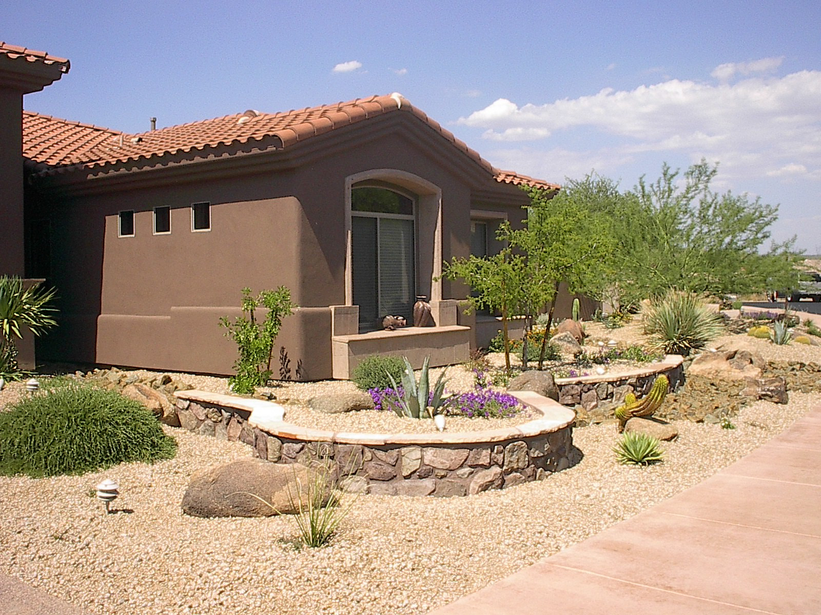 Desert Landscape Front Yard
 Desert Landscaping Ideas to Make Your Backyard Look