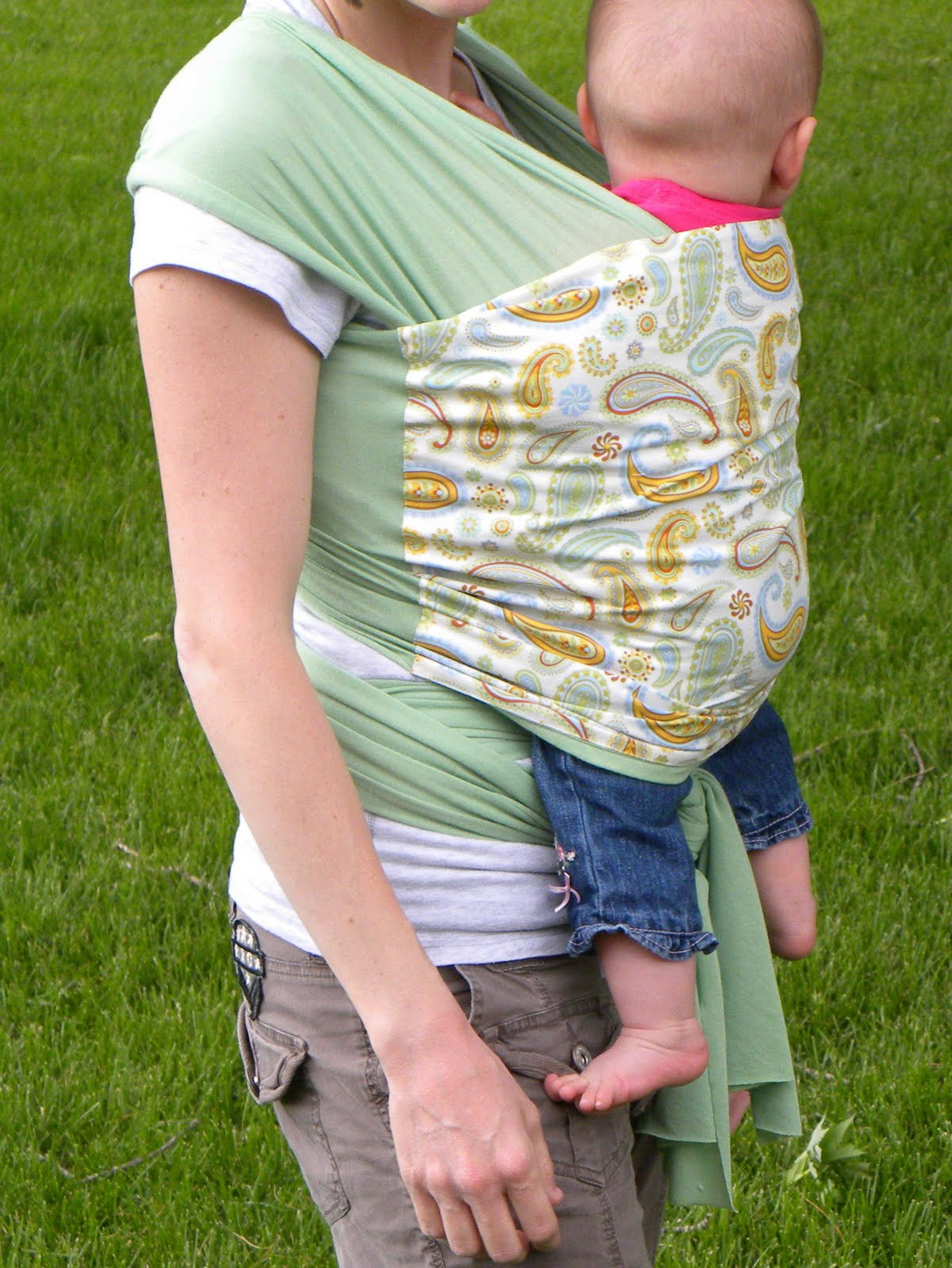 DIY Baby Sling Wrap
 25 Adorable & Easy to Make Baby Accessories