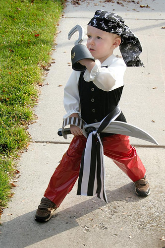 DIY Pirate Costume Kids
 Itty Bitty Halloween Ideas DIY Pirate Costumes For Kids
