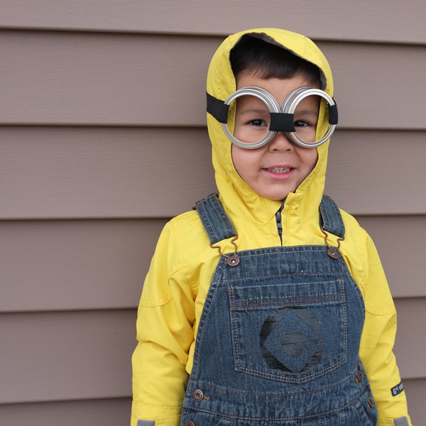 DIY Toddler Minion Costume
 DIY Halloween Costumes Minion and Peter Pan s Shadow