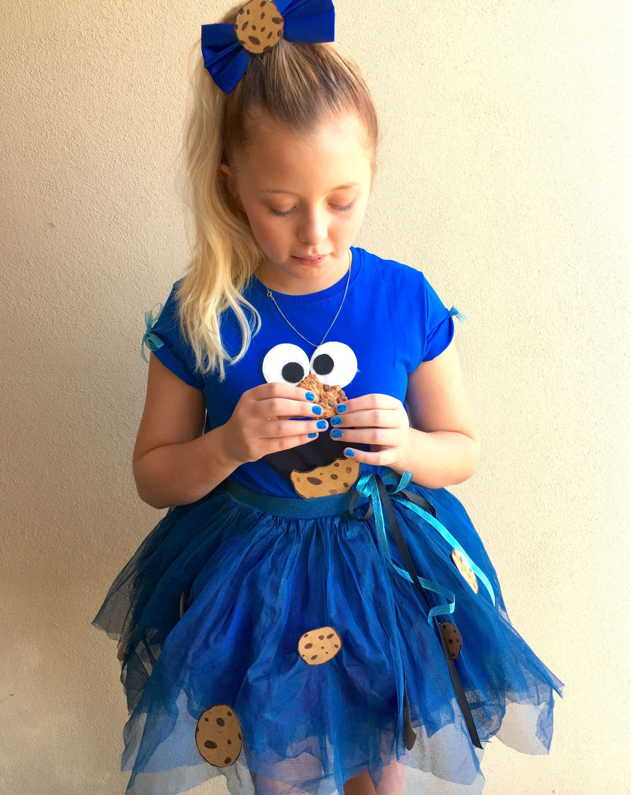 DIY Toddler Monster Costume
 DIY girls Cookie Monster costume Dress up as something