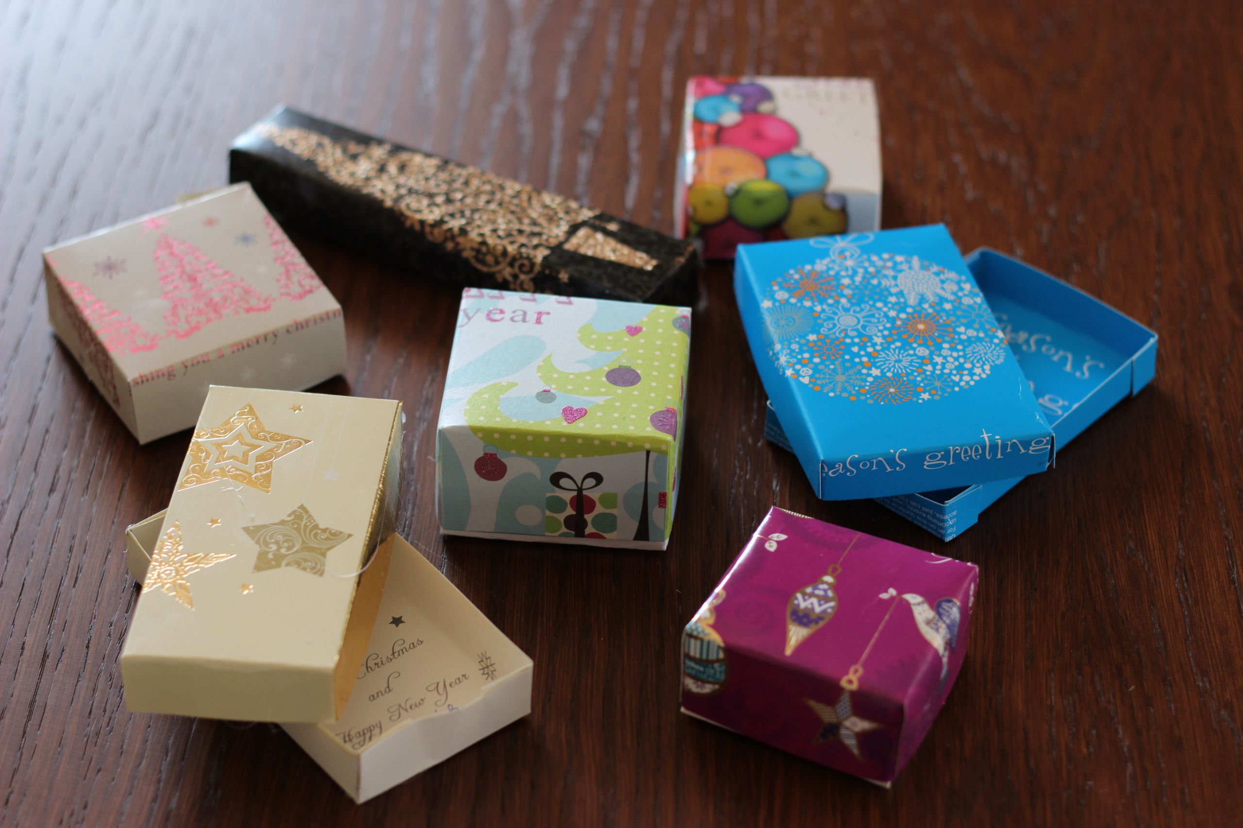 Gift Card Box DIY
 DIY Gift Boxes from Recycled Cards
