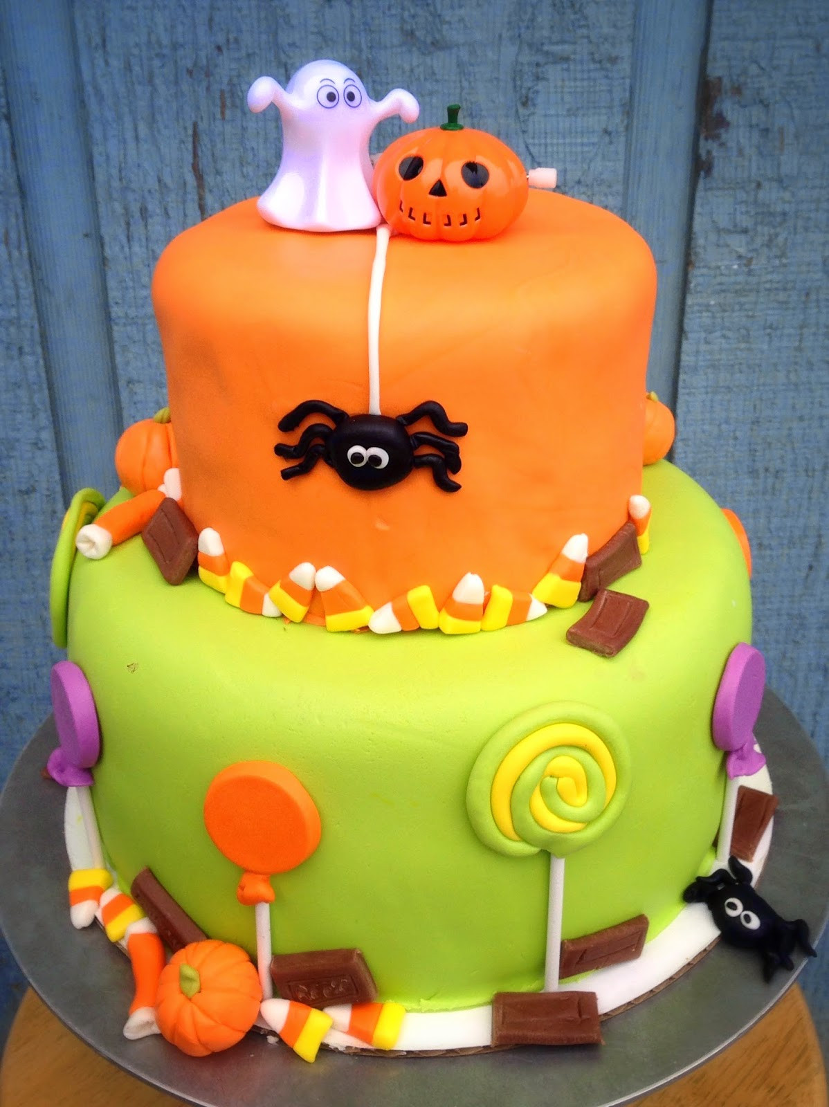 Halloween Birthday Cakes For Kids
 Cakes and Cookies Twins Halloween Birthday cake