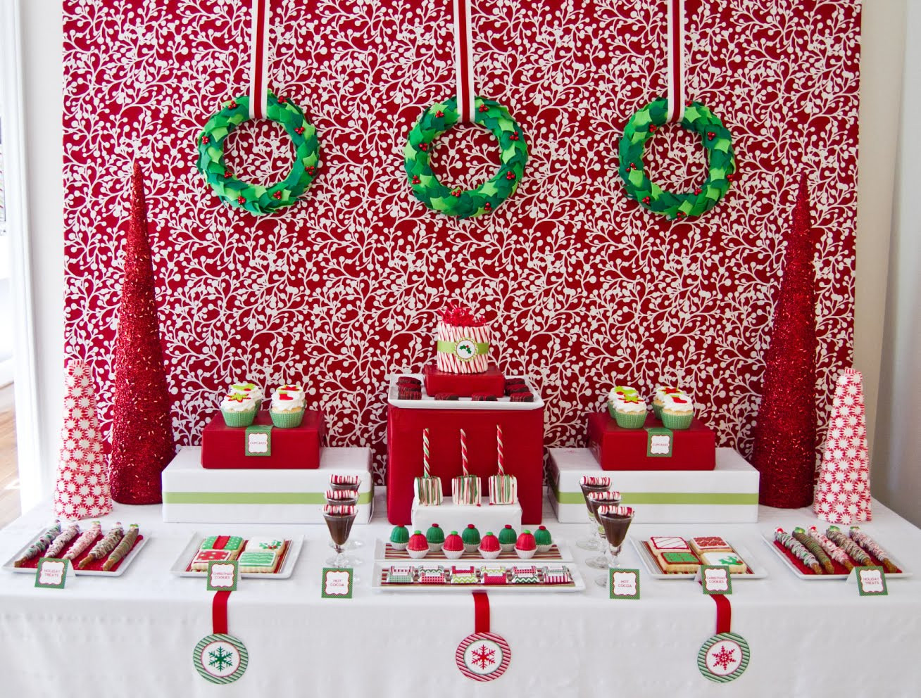 Holiday Party Decorating Ideas
 5 Christmas Table Decorations