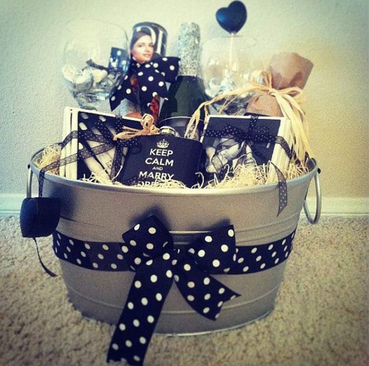 Home Gift Ideas For Couples
 Top 20 Couples Gift Basket Ideas Home DIY Projects