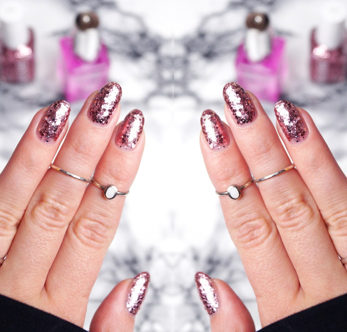 How To Do Glitter Nails
 How to do Glitter Nails which are easy to take off