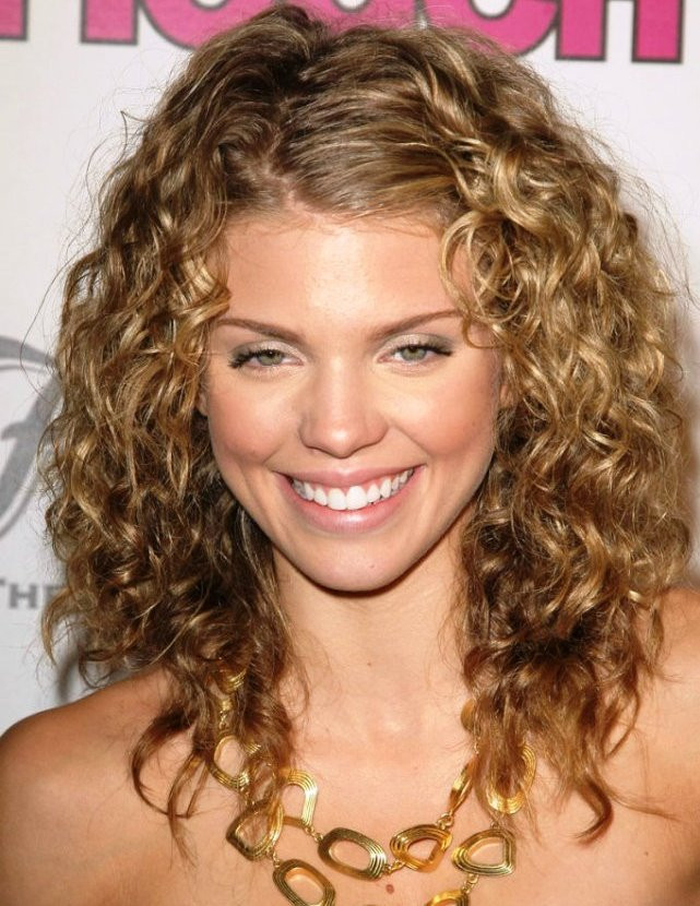 Med Haircuts For Curly Hair
 25 Medium Length Curly Hairstyles For Womens Feed