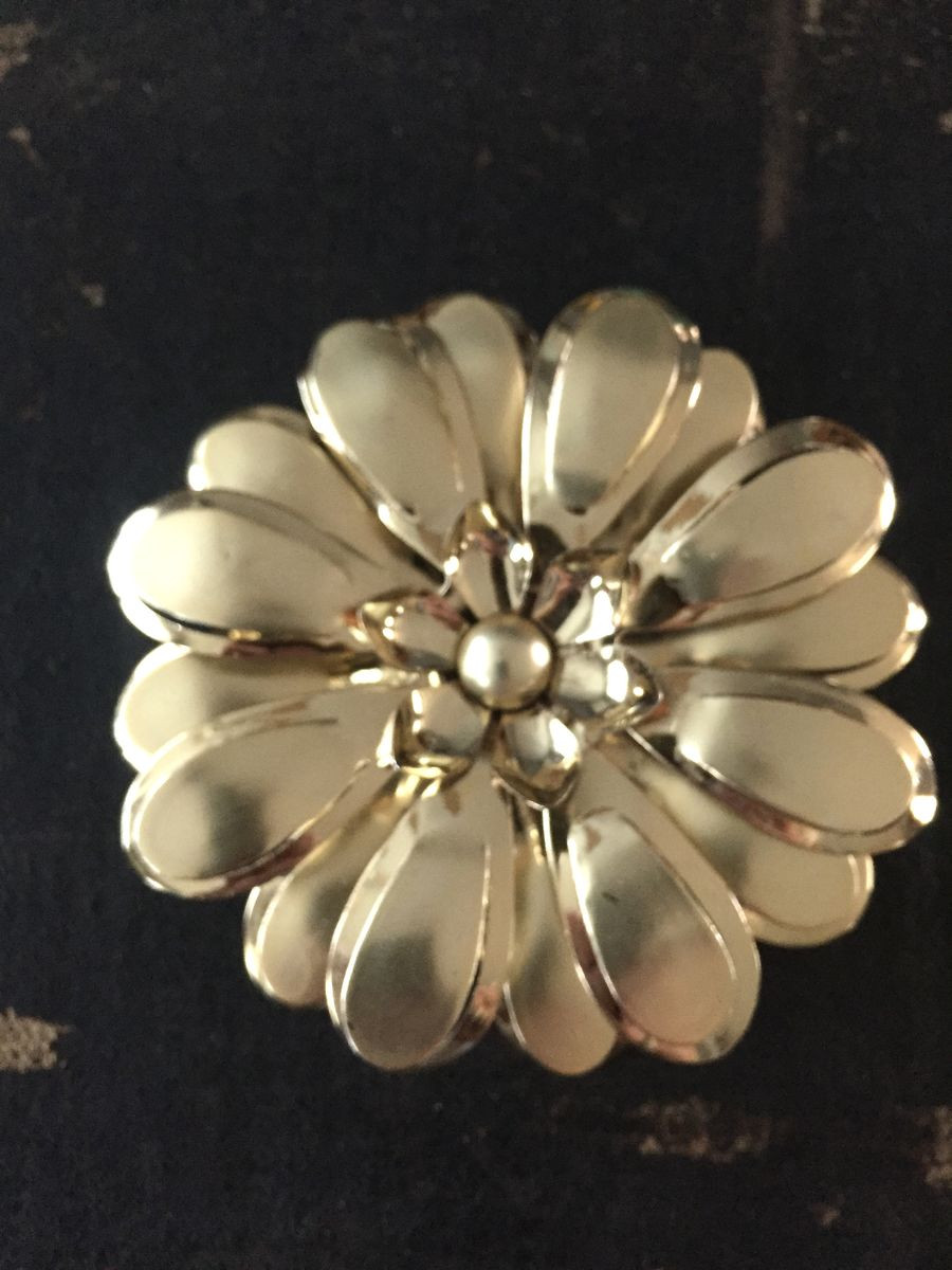 Metal Brooches
 Vintage Gold Tone Metal Flower Brooch Vintage Re