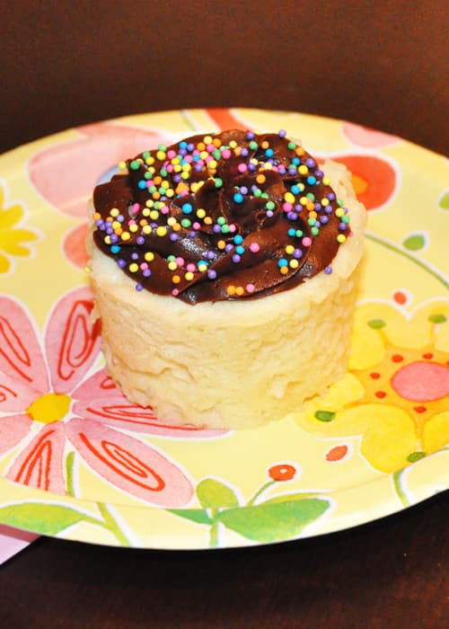 Microwave Cupcakes From Cake Mix
 How to Make Cupcakes in the Microwave Tablespoon