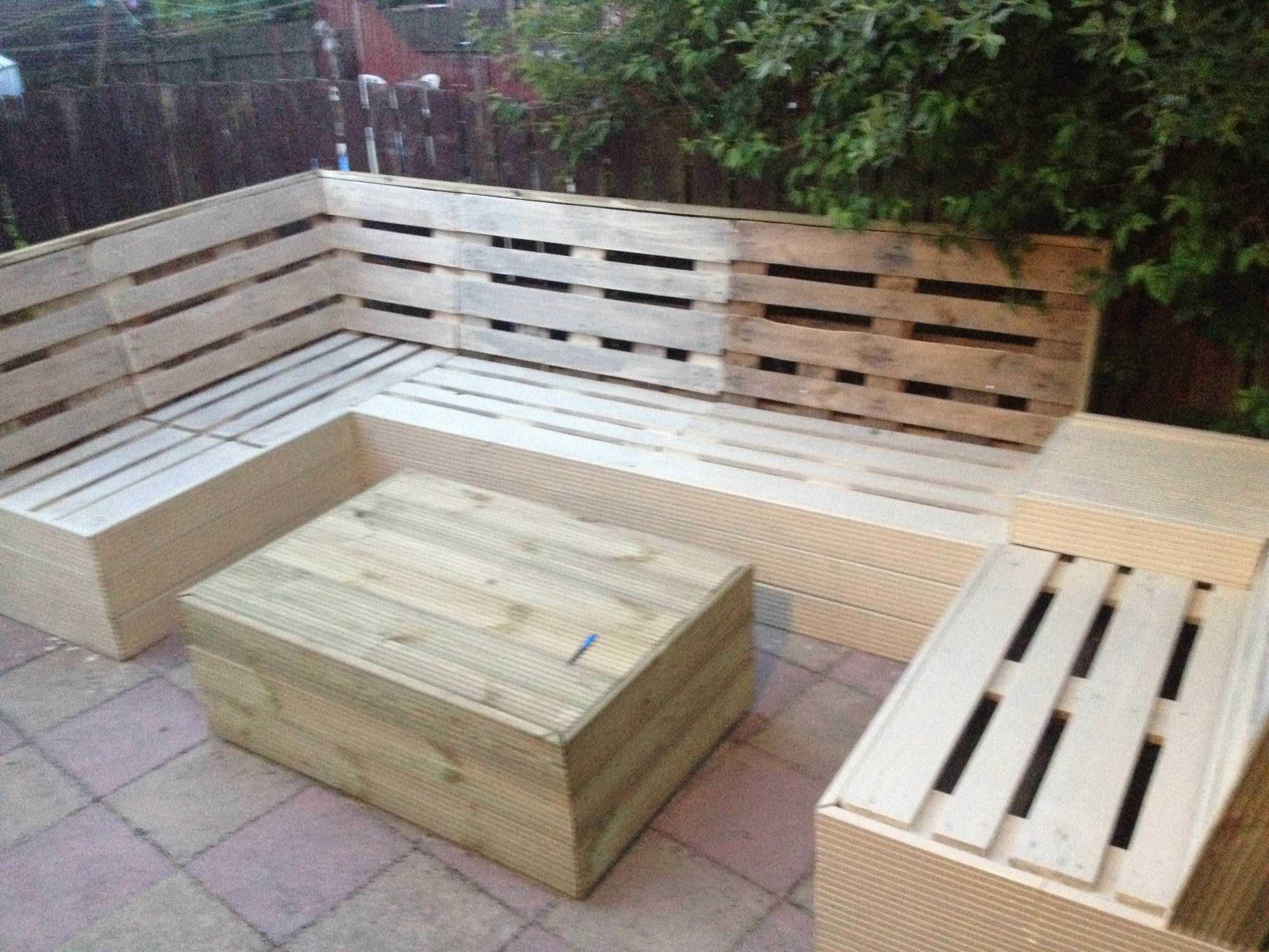 Pallet Backyard Furniture
 Unique and Awesome Pallet Garden Furniture – Ideas with