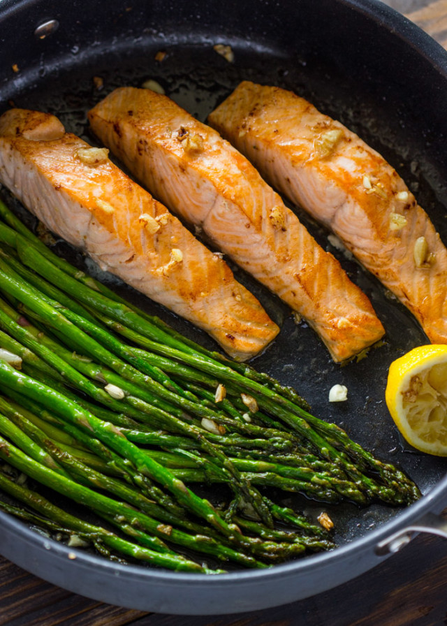 Salmon Asparagus Recipe
 e Pan Lemon Garlic Salmon and Asparagus