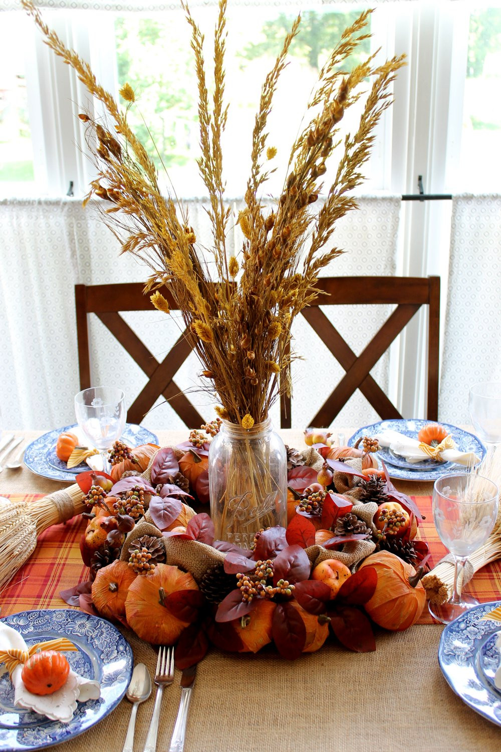 Simple Thanksgiving Table Decorations
 DIY Thanksgiving Decorations for Your Table The Country