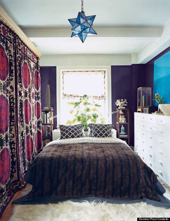 Small Bedroom With Queen Bed
 11 Ways To Make A Tiny Bedroom Feel Huge