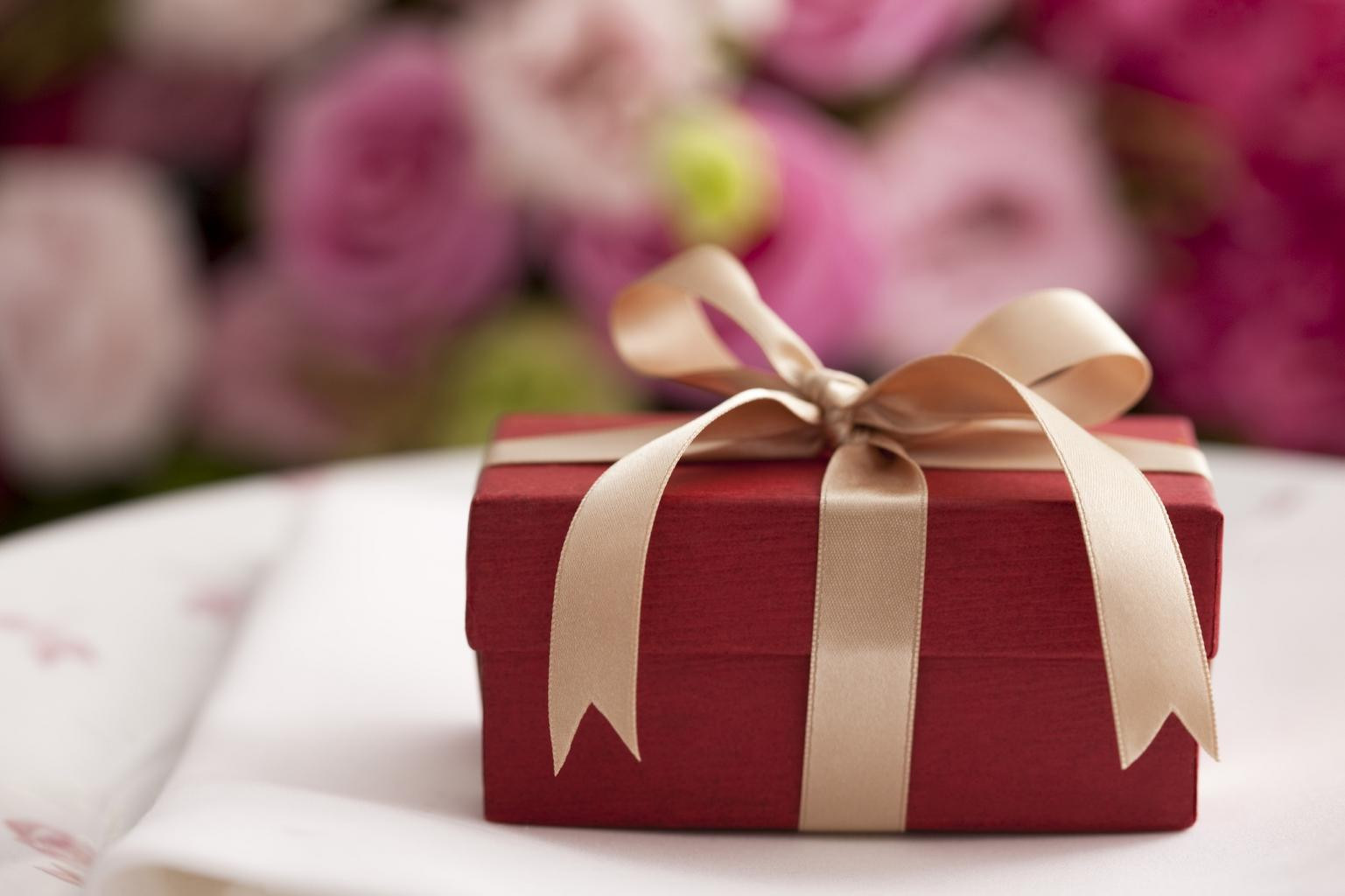 Top Ten Wedding Gifts
 10 Best Wedding Gift Ideas Newlyweds Would Love To Receive
