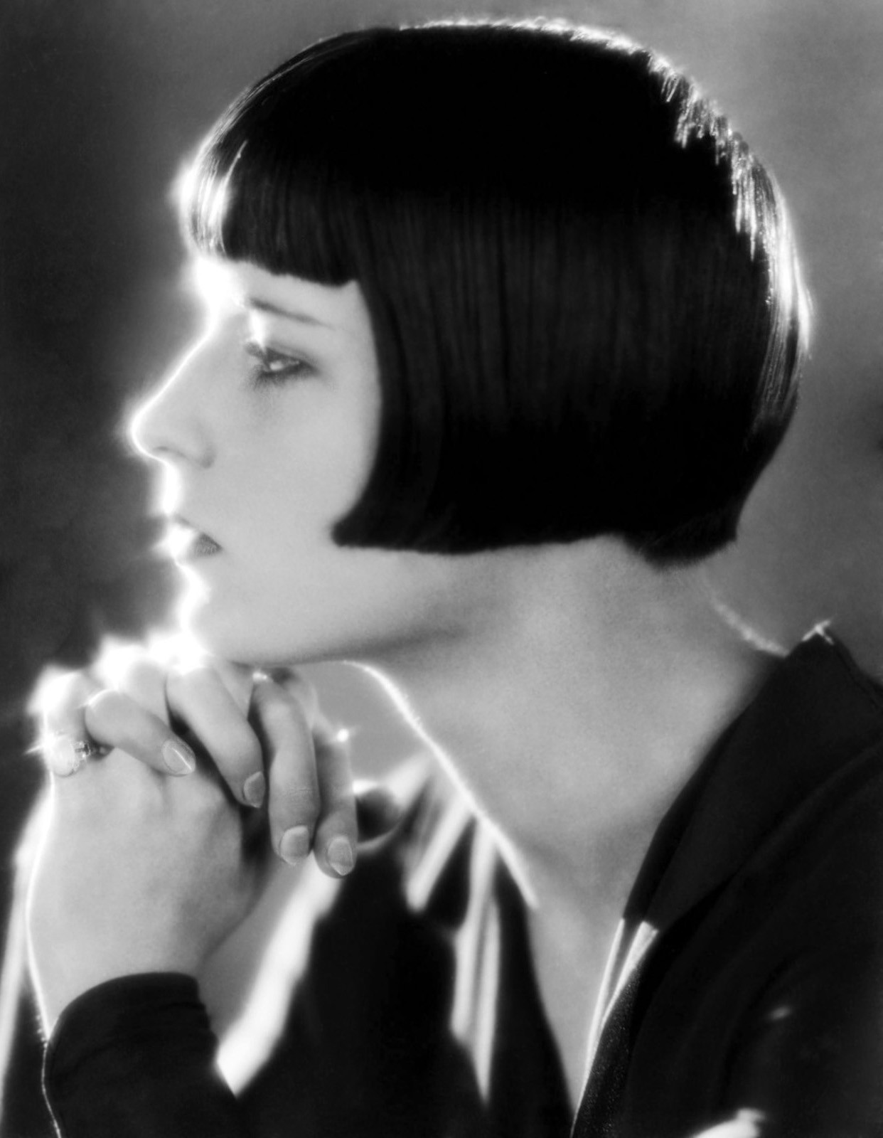 1920S Bob Hairstyles
 1920s fashion Womens Dress and Style