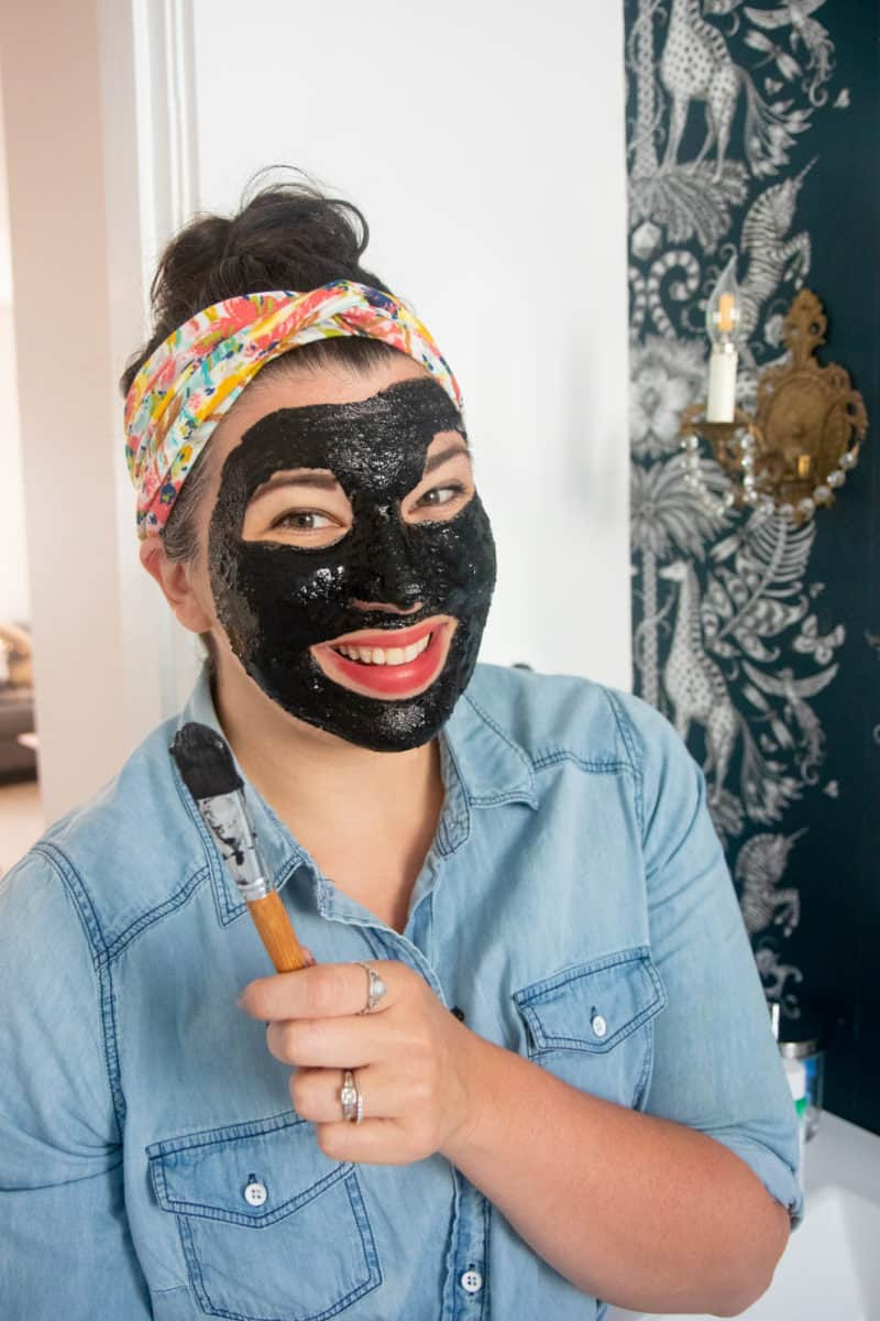 Activated Charcoal Face Mask DIY
 DIY Peel f Face Mask with Activated Charcoal