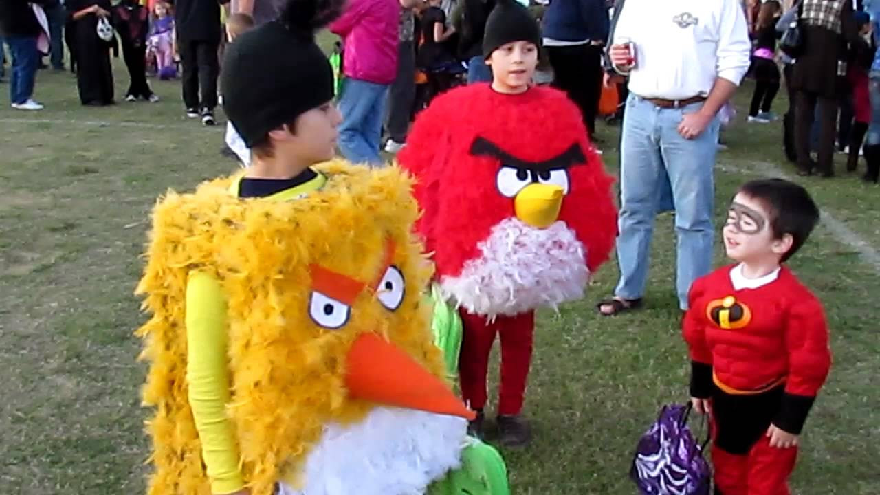 Angry Bird Costume DIY
 Homemade Angry Birds costumes