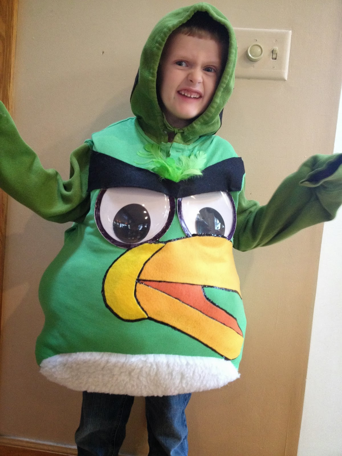 Angry Bird Costume DIY
 ID Mommy ID Mommy Projects DIY Angry Bird Halloween Costume