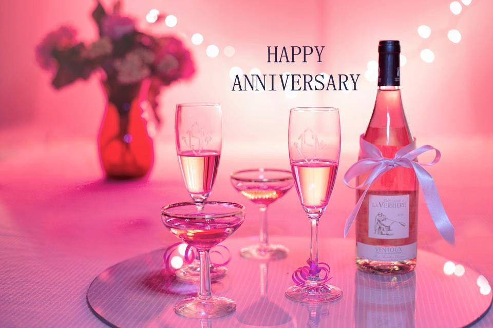 Anniversary Gift Ideas For Couples
 10 Best Anniversary Gifts For Couples