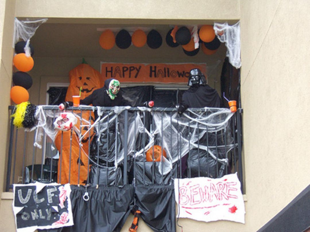 Apartment Balcony Halloween Decorations
 24 Awesome Apartment Balcony Decorations For Amazing