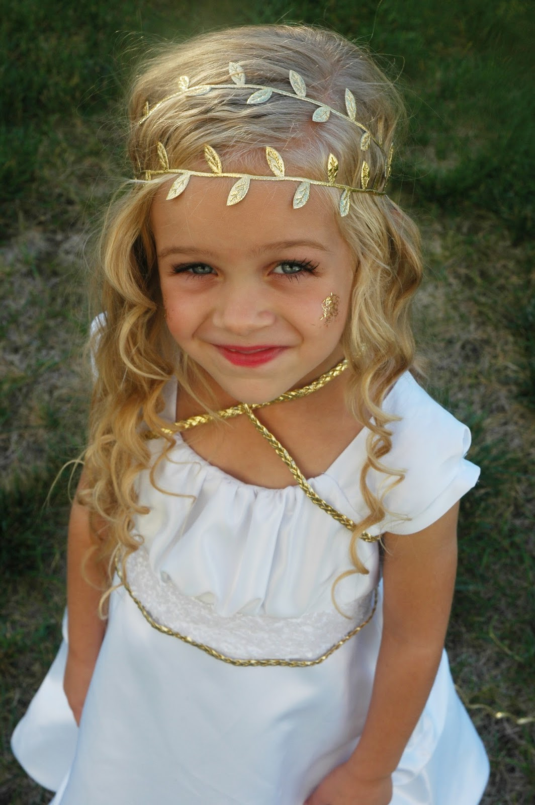 Athena Costume DIY
 Kellie McClure Halloween DIY costume Greek Goddess