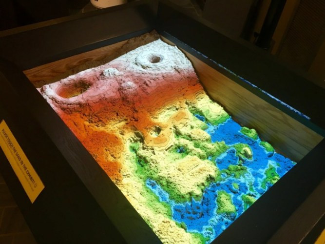 Augmented Reality Sandbox DIY
 Augmented Reality Sandbox Provides A New Way To Learn