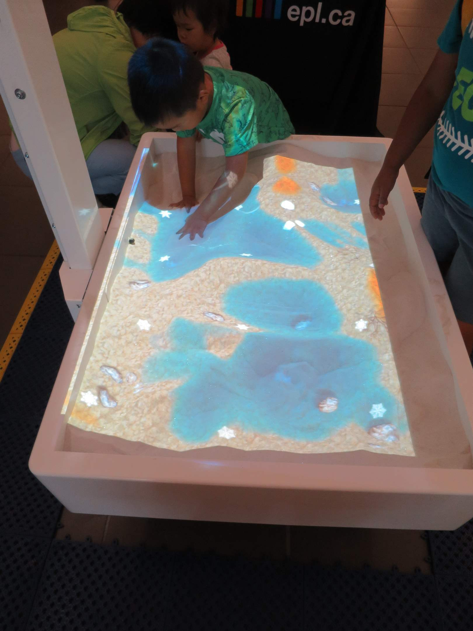 Augmented Reality Sandbox DIY
 Augmented Reality Sandbox