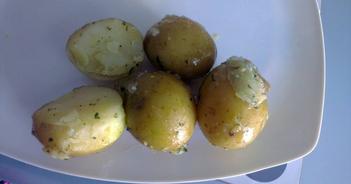 Baby New Potatoes Recipes
 Baby new potatoes in herb butter Recipe by sumsmiles Cookpad