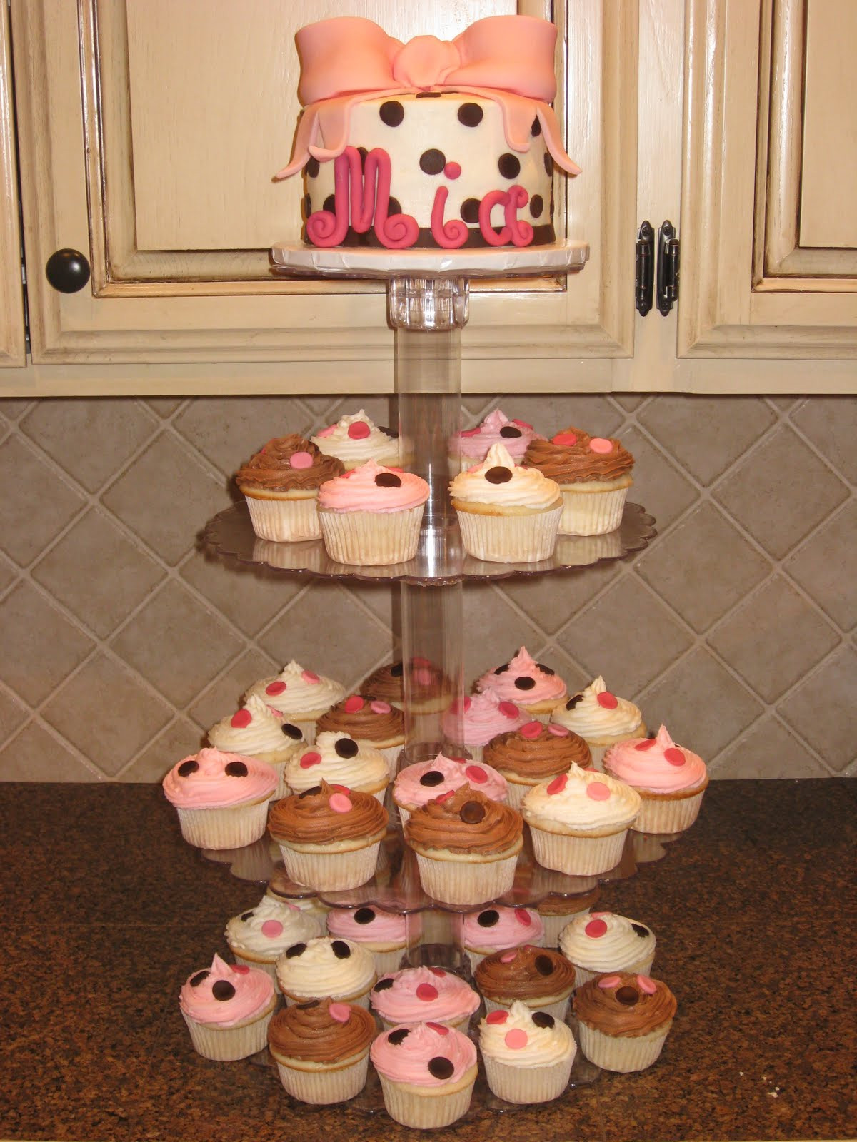 Baby Shower Cakes And Cupcakes
 Shannon s Creative Cakes Baby Shower Cupcake Tower