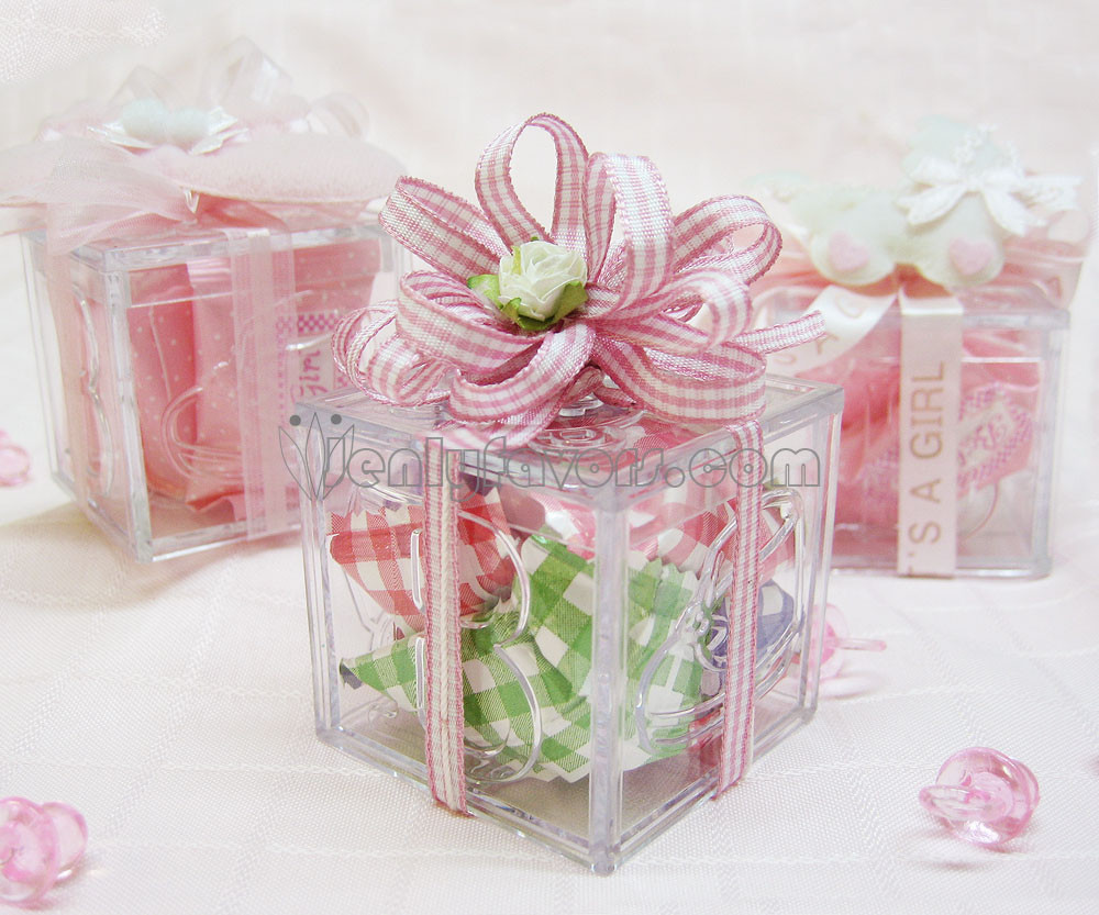 Baby Shower Party Favors DIY
 DIY Gingham Baby Shower Favor Box