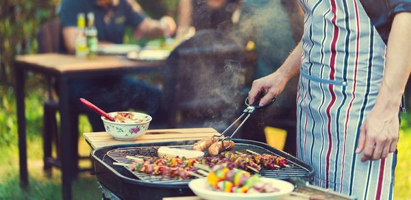 Backyard Bbq Party
 Backyard BBQ Ideas How to Throw a Barbecue Party My