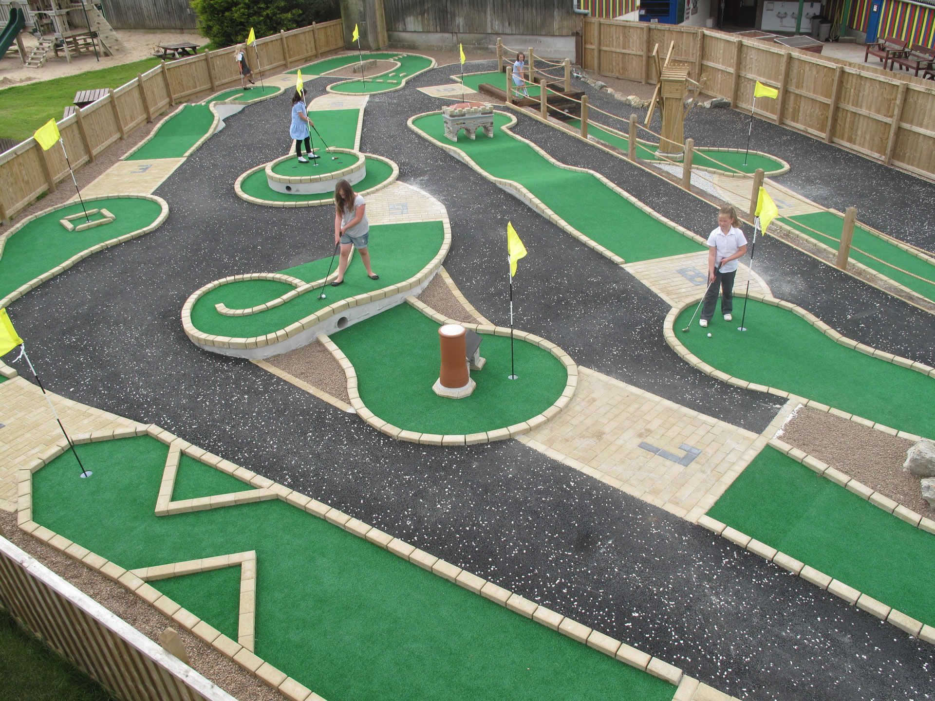 35 Elegant Backyard Miniature Golf Course Kits Home Family Style 