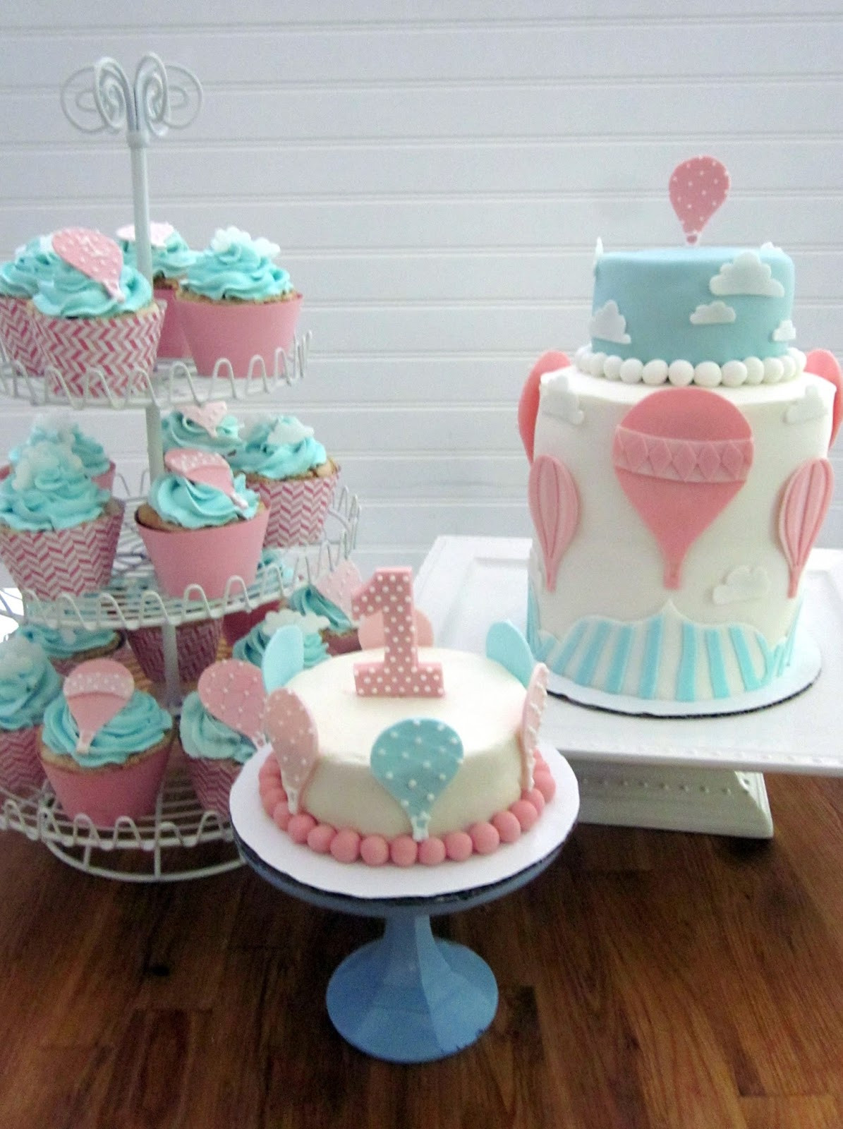 Balloon Birthday Cake
 Darlin Designs Hot Air Balloon Cake and Cupcakes