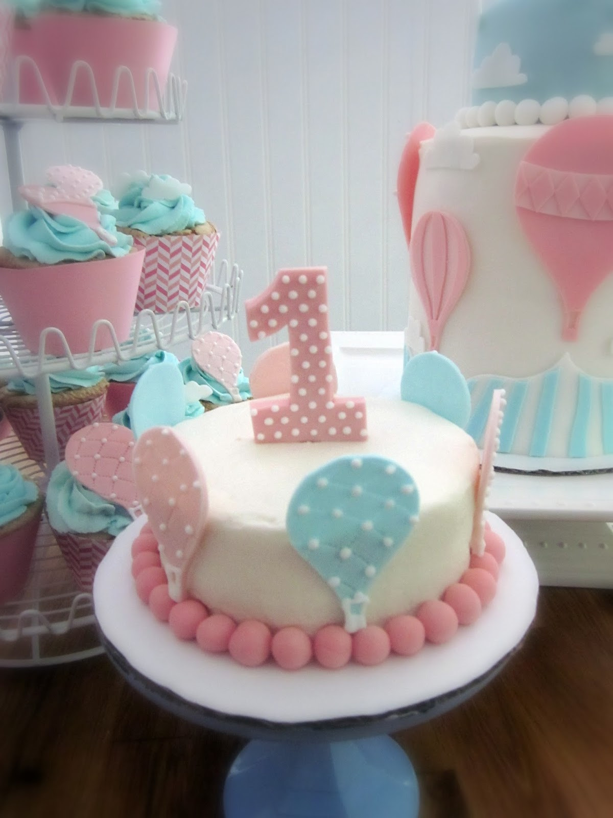 Balloon Birthday Cake
 Darlin Designs Hot Air Balloon Cake and Cupcakes