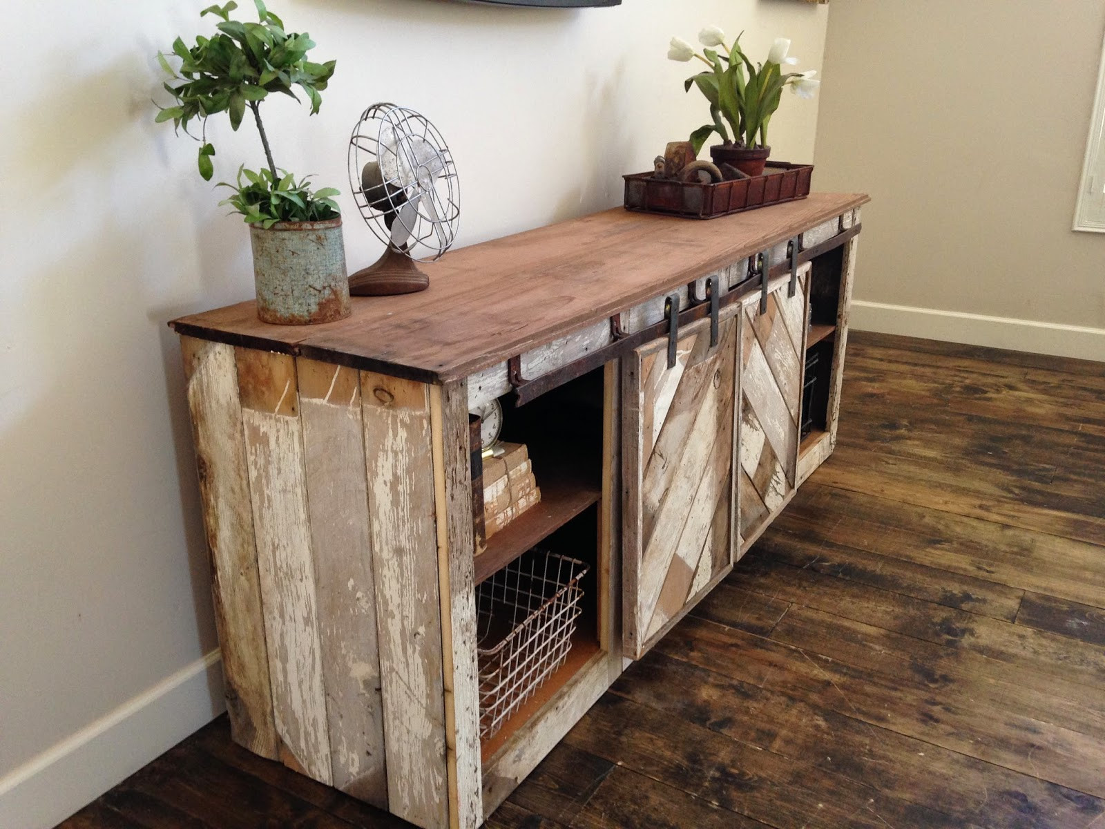 Barn Wood Furniture DIY
 Ana White