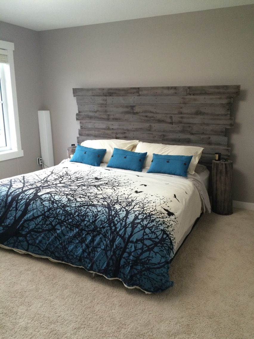Barnwood Headboard DIY
 DIY barnwood headboard Cleaned the boards with soap a