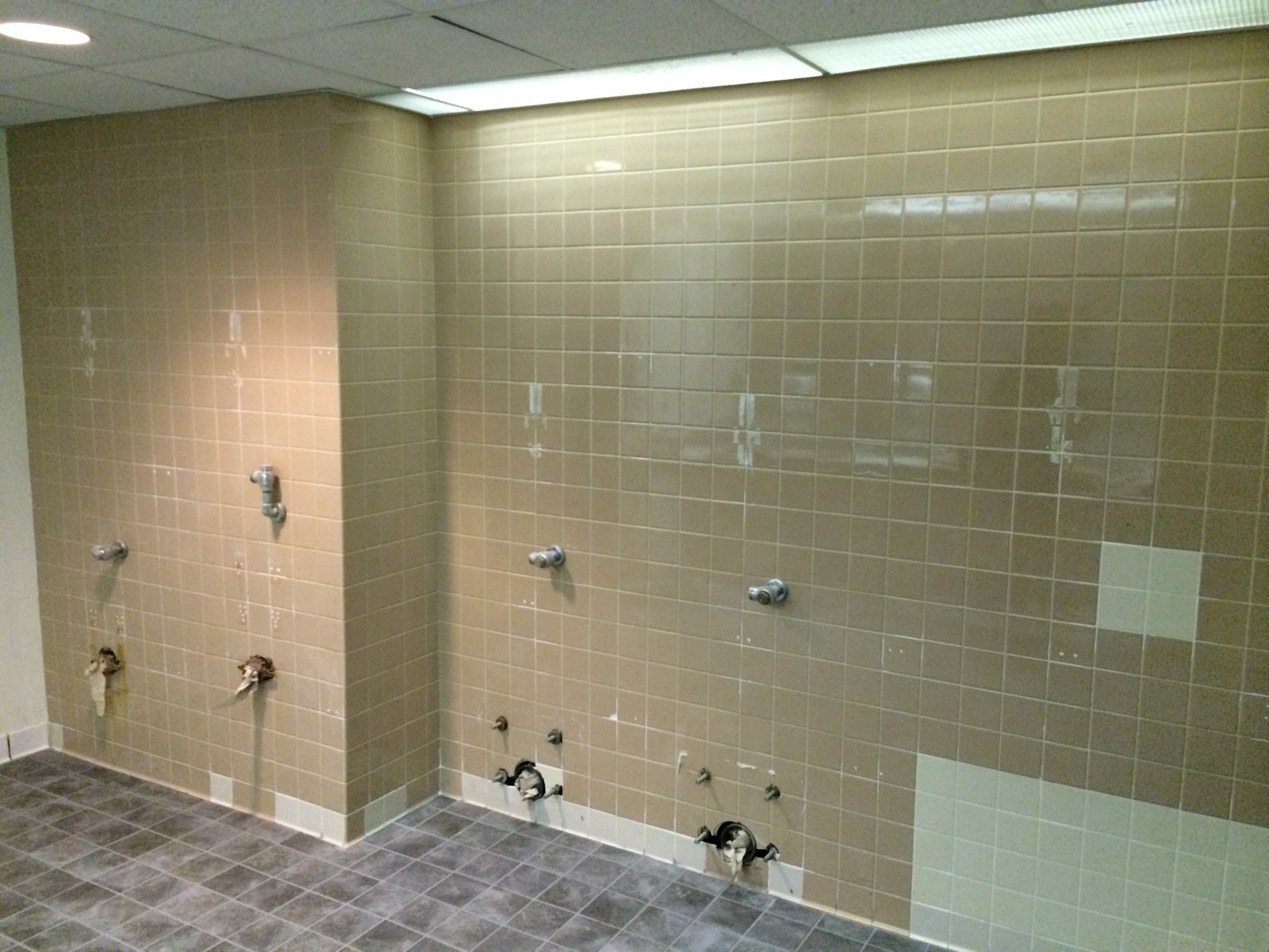 Bathroom Tile Refinishing
 Wall and Floor Tile Reglazing and Refinishing