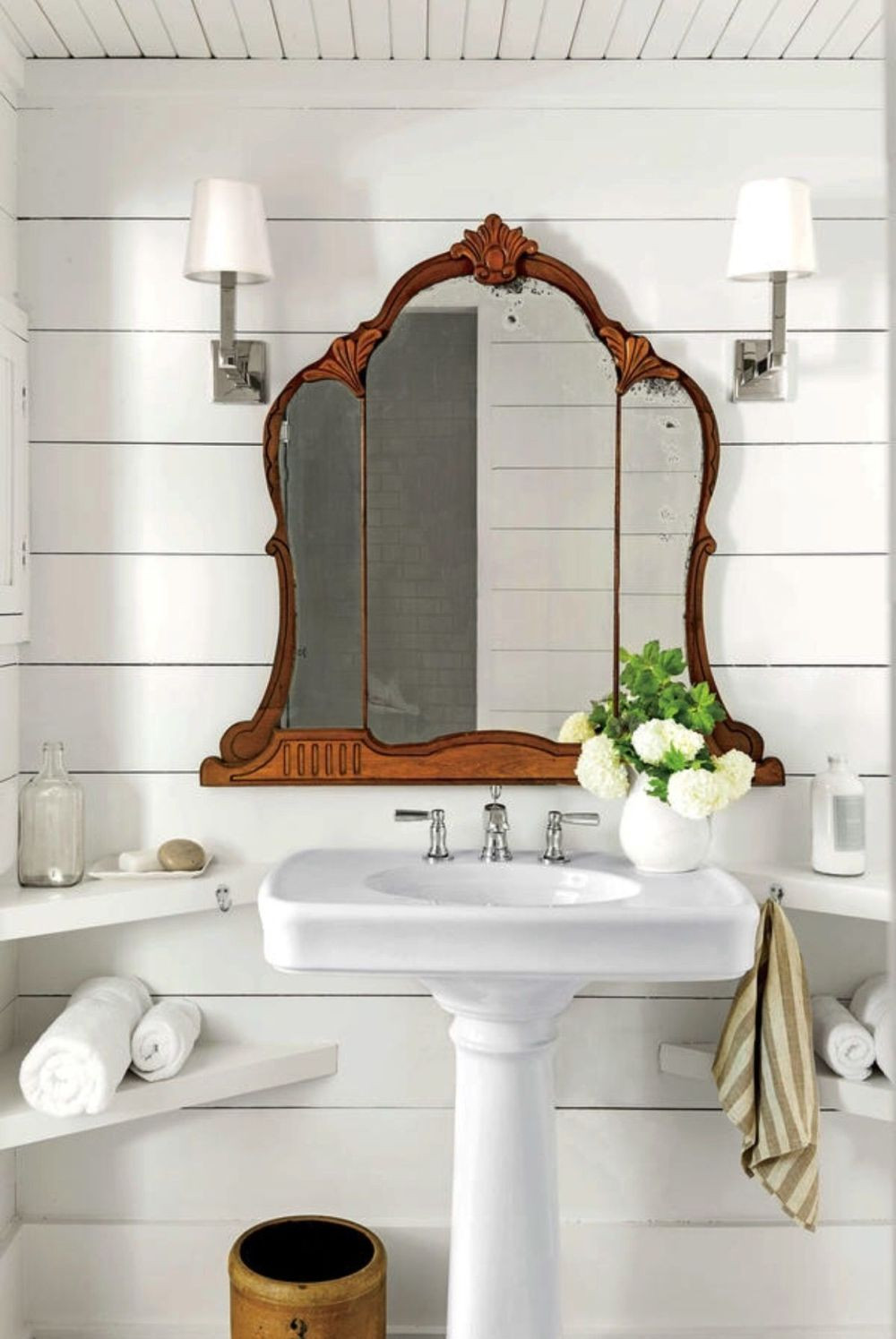 Beautiful Bathroom Mirrors
 15 Bathrooms With Beautiful Statement Mirrors