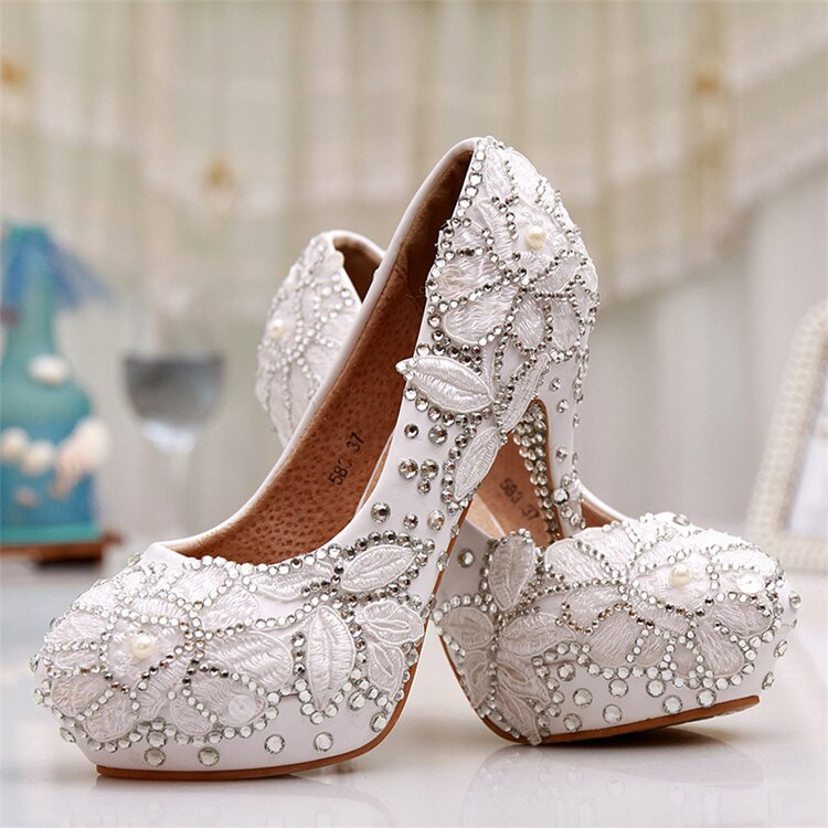 Beautiful Wedding Shoes
 New beautiful wedding Shoes round toe white lace appliques
