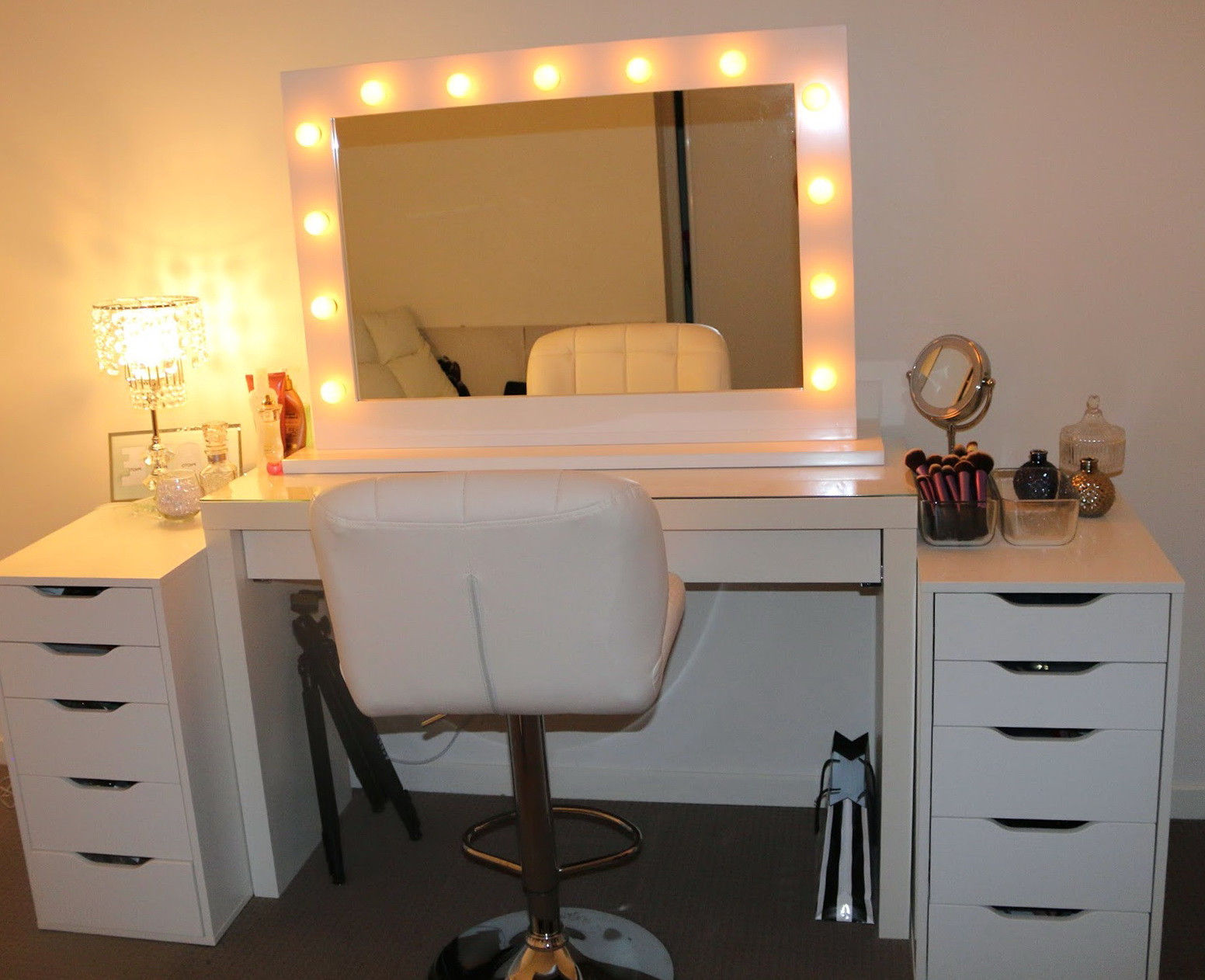 Bedroom Vanity Set With Lights
 Bedroom Vanity Set with Lights Ideas — fice PDX Kitchen
