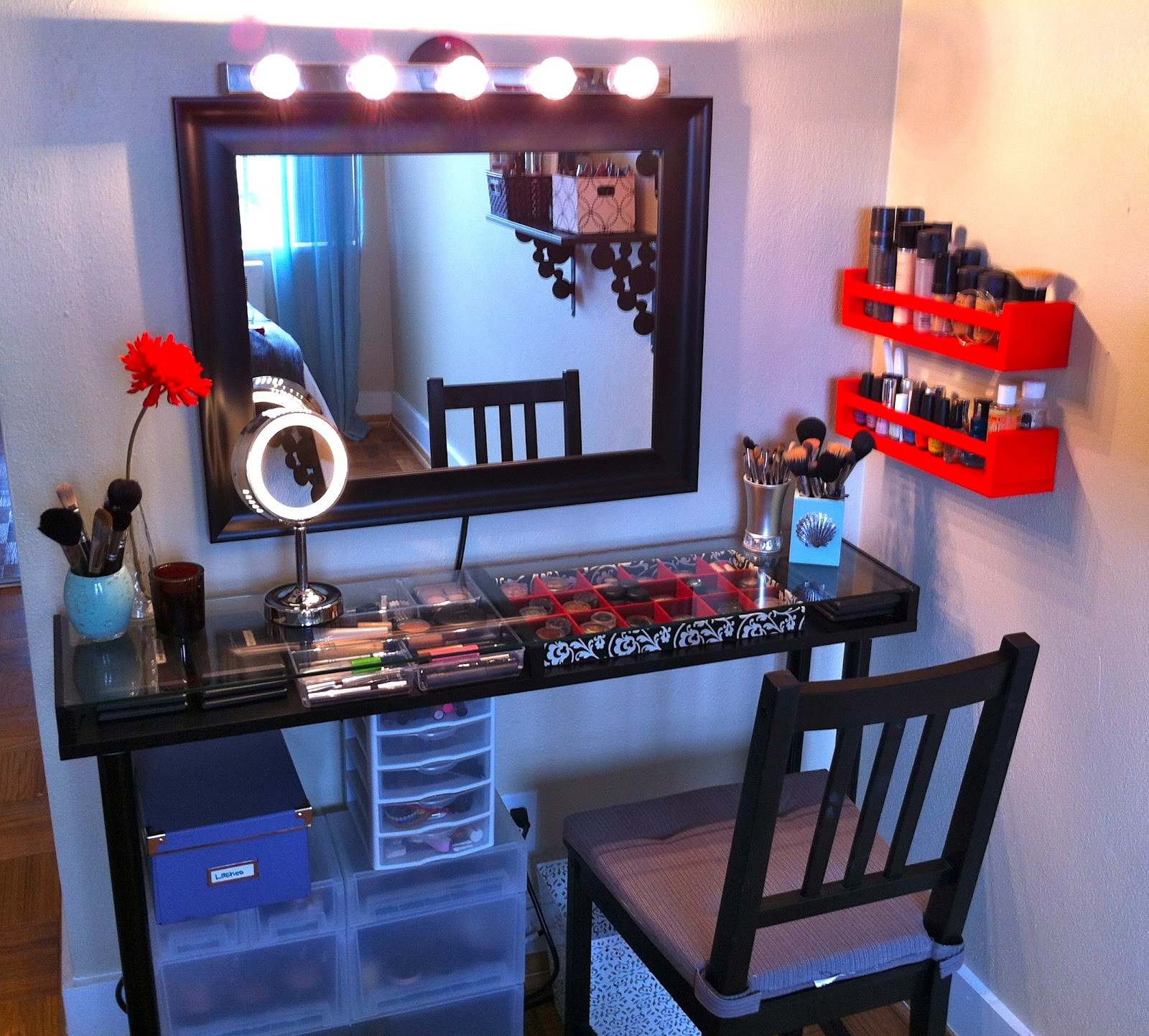 Bedroom Vanity Set With Lights
 Bedroom Vanity Sets With Lighted Mirror HOME DELIGHTFUL