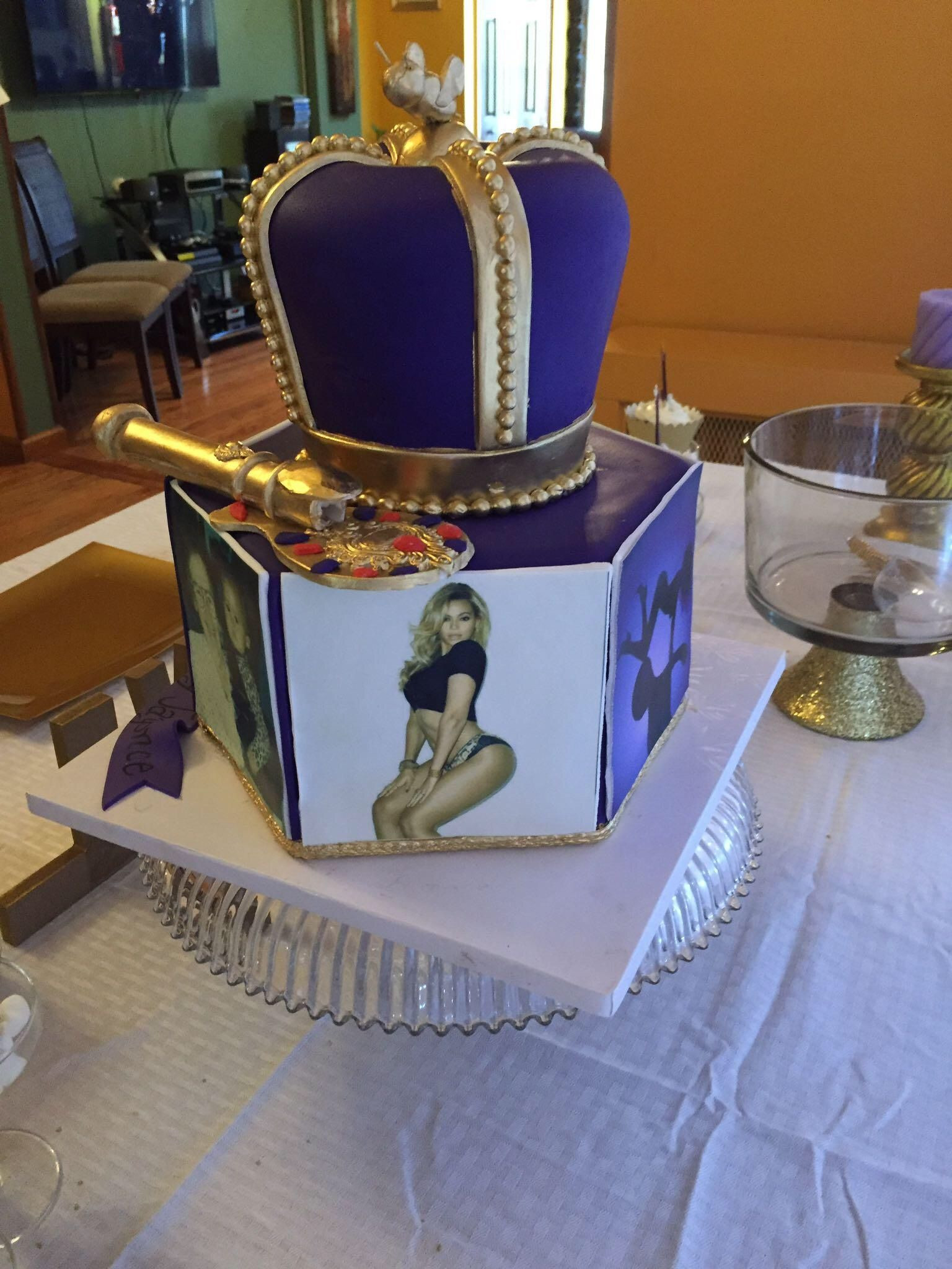 Beyonce Birthday Cake
 Beyoncé themed Cake