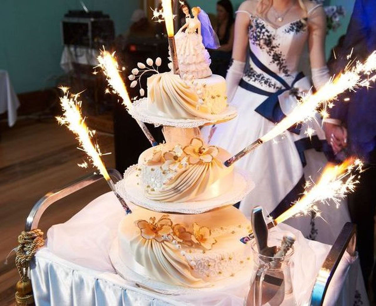 Big Birthday Cake Sparklers
 Champagne bottle sparklers birthday cake candle