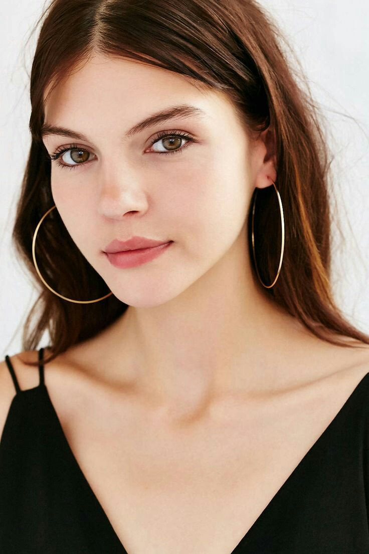 Big Earring
 how to wear hoop earrings