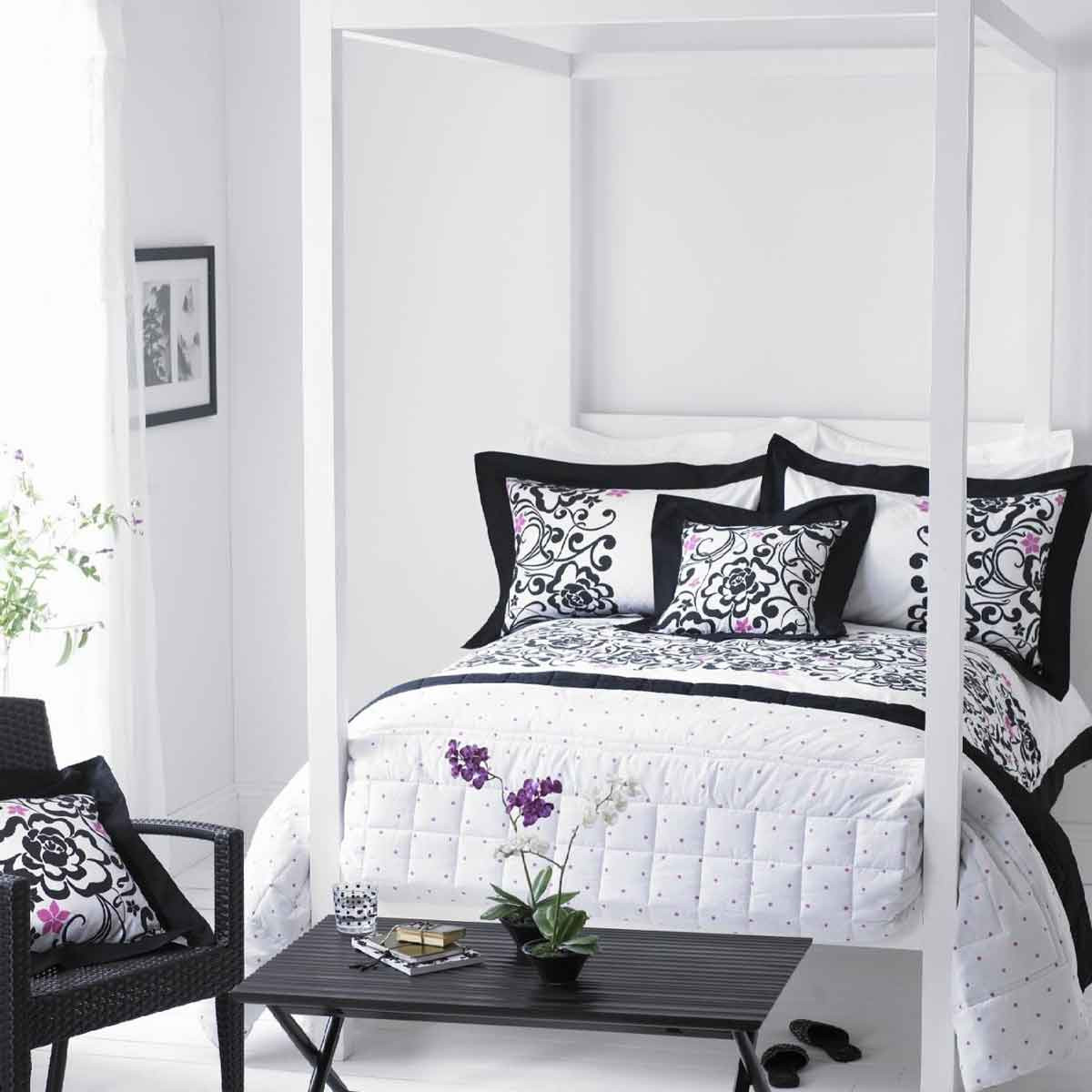 Black Bedroom Decor
 30 Groovy Black And White Bedroom Ideas SloDive