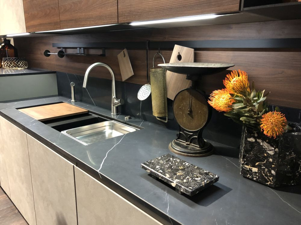 Black Kitchen Countertops With Backsplash
 Sophisticated Kitchen Designs With Black Countertops