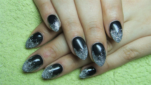 Black Nails With Silver Glitter
 Black nails with silver glitter Nail Art Gallery