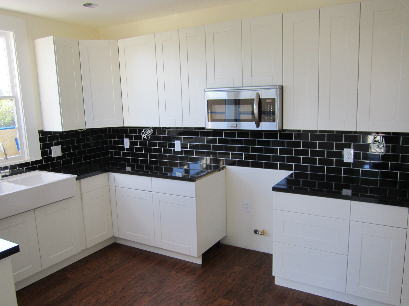 Black Tile Kitchen
 Black Subway Tile